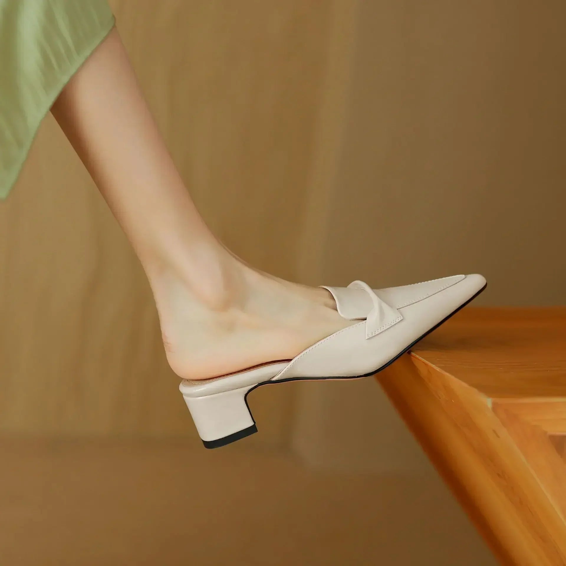 Marcella | Mules a Punta con Fiocco